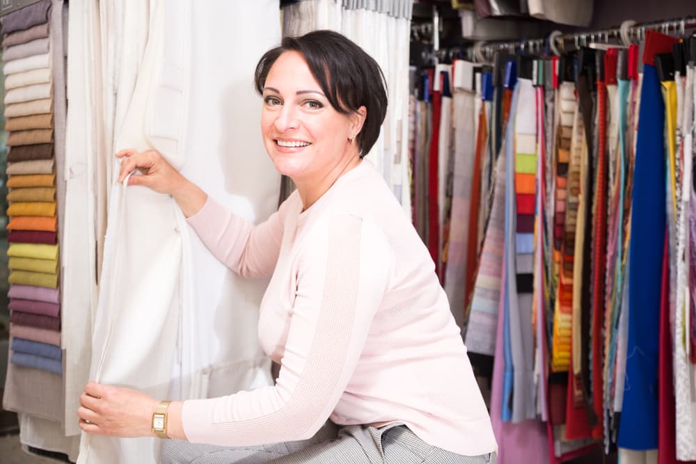 En cuanto te sientas deprimido, organiza algo diferente. Limpia bien la casa, compra algún regalito para ti, como unas cortinas o algo de decoración.