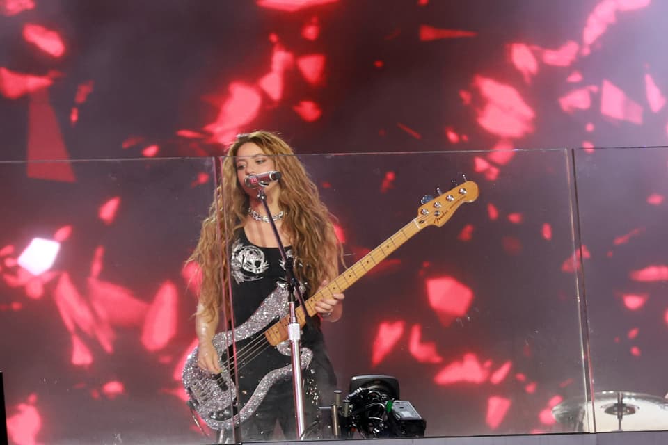 Después de 7 años sin un nuevo álbum, Shakira regresa por todo lo alto y ratifica que está vigente y por muchos años más.