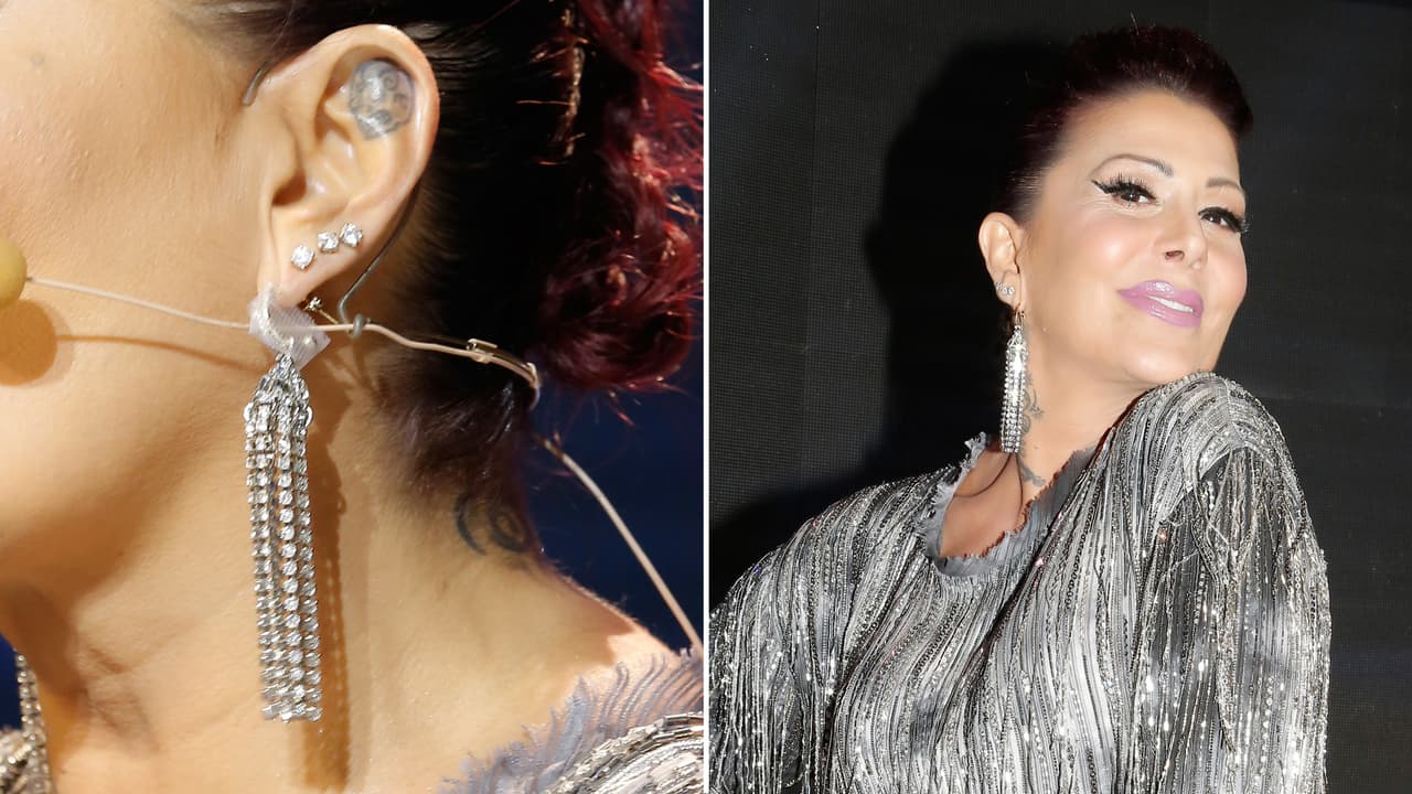 Para Ale lucir sus aretes es imprescindible y siempre son el complemento perfecto para su llok. en esta ocasión los prefirió con brillantes.