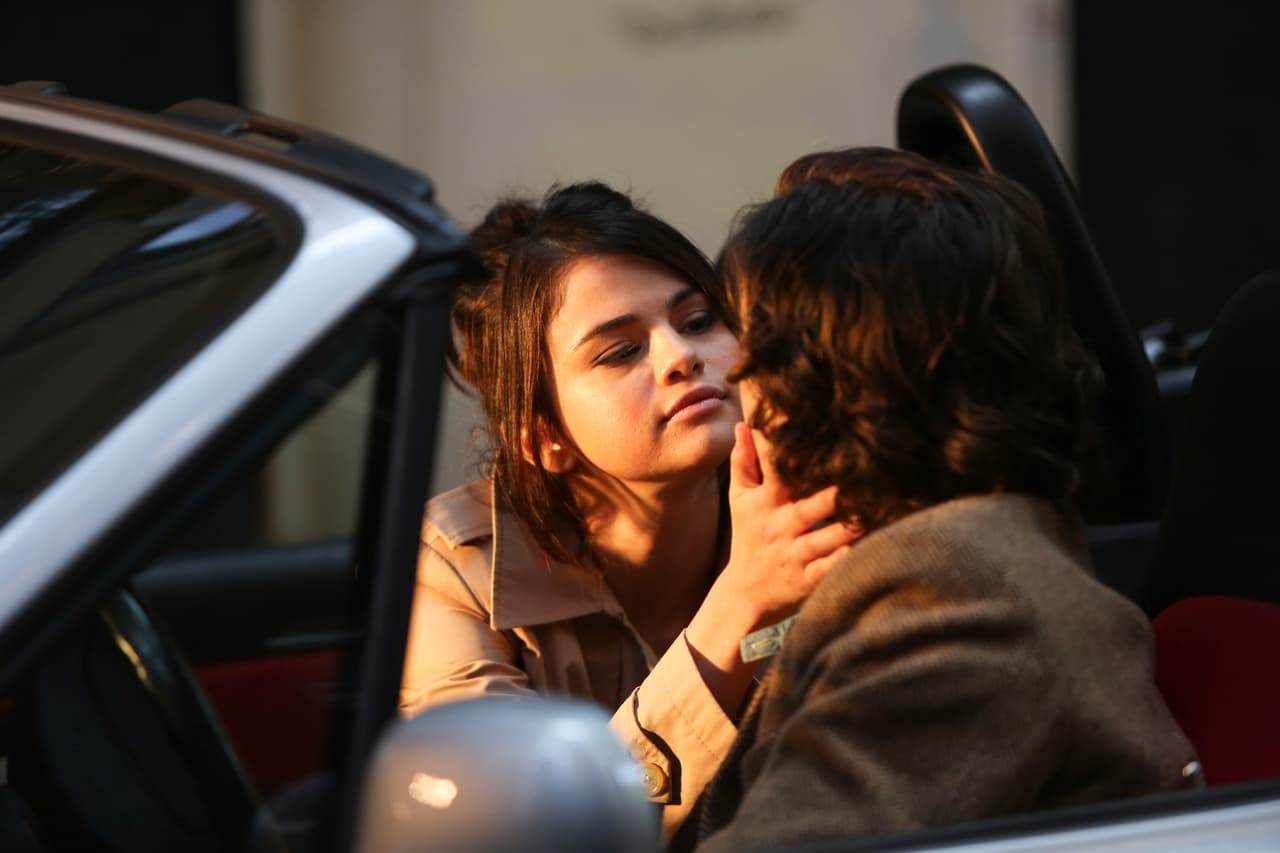 Mientras Selena Gomez filmaba con Timothée Chalamet, The Weeknd la esperaba en el departamento que ambos comparten en Greenwich Village.
