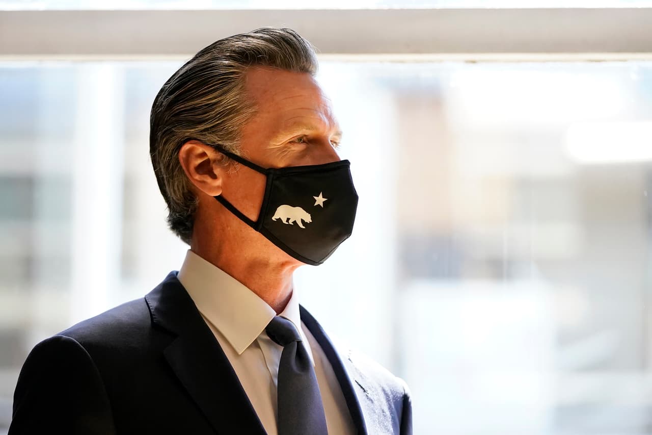 El gobernador Gavin Newsom vuelve a dar positivo para covid 19