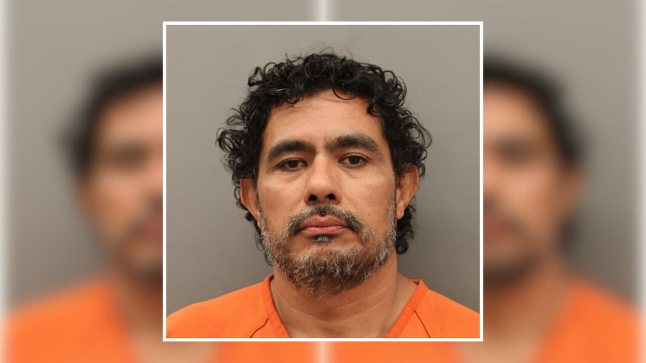 Acusan a hombre en Houston de ocultar el cadáver de su novia y agredir a un testigo