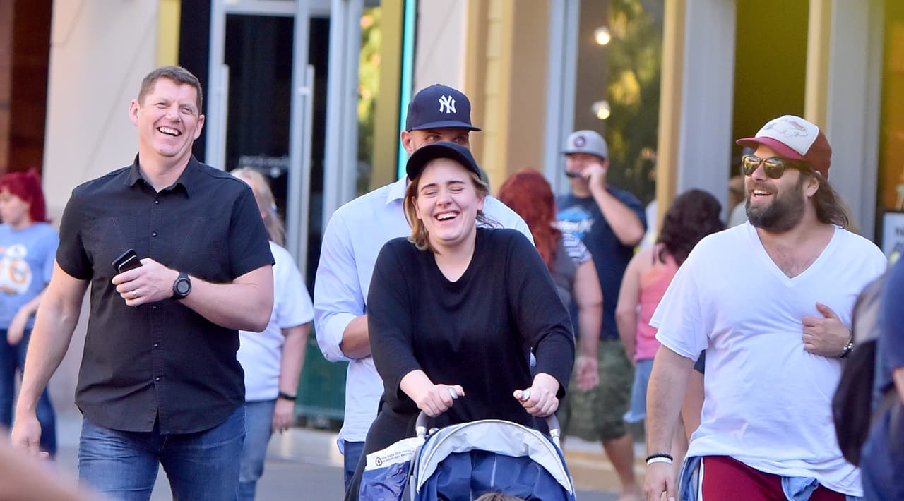 Todo lo contrario, se le vio de lo más feliz entre risa y risa.