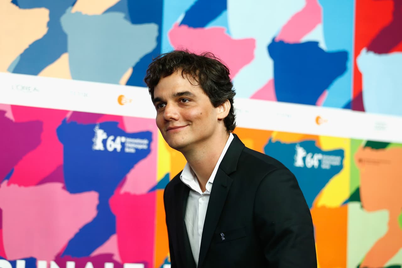 Su nombre completo es Wagner Maniçoba de Moura, nació el 27 de junio de 1976 en Rodelas, Bahía, Brasil.