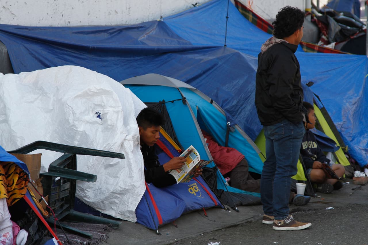 Nueva regla de asilo publicada este lunes deja sin opciones a migrantes en la frontera