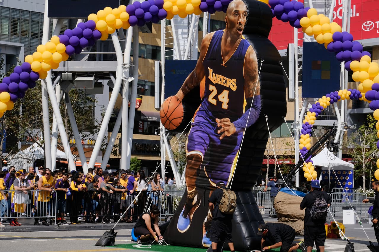 Se estima que las calles que rodean al LA Live estén cerradas en un esfuerzo por evitar que las multitudes se congreguen en el área.