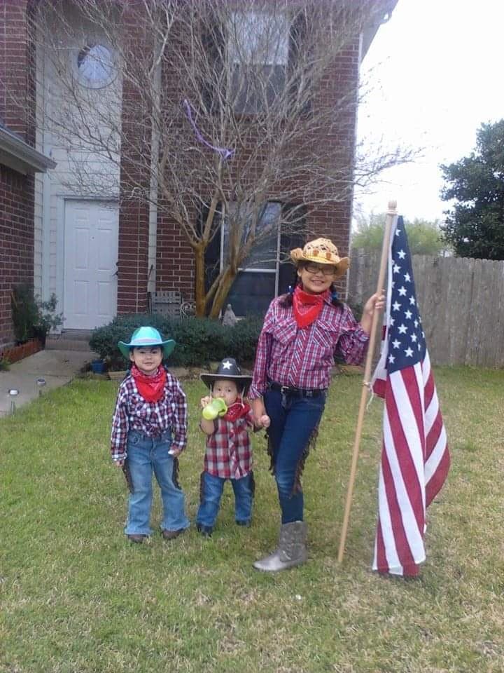 <a href="https://www.facebook.com/susana.oxlaj?comment_id=Y29tbWVudDozNzM5NTkxODM2MDY5MTY1XzM3Mzk2OTIzNDkzOTI0NDc%3D">Susana Oxlaj:</a> Hermanos Oxlaj.