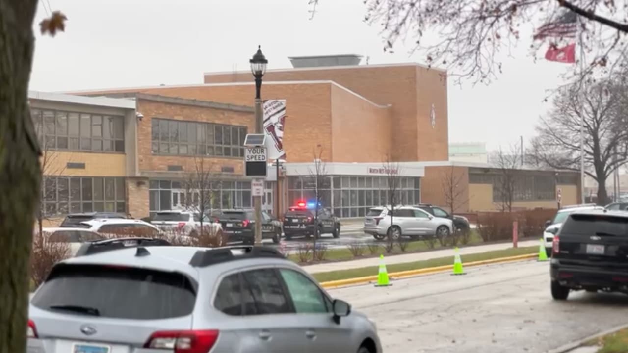 Reportan cierre parcial en Morton West High School, en Berwyn, por investigación policial