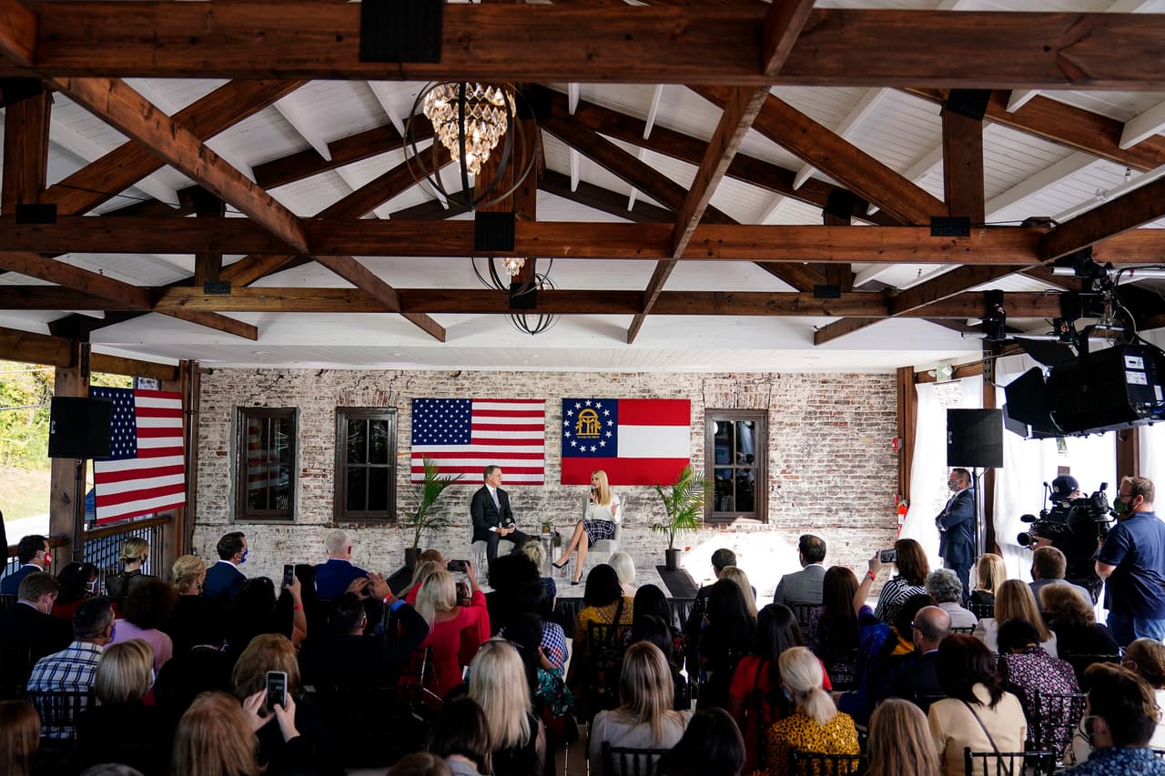 Ivanka Trump, hija y asesora del presidente Donald Trump, habla durante un evento de campaña el martes 13 de octubre de 2020 en Acworth, Georgia.