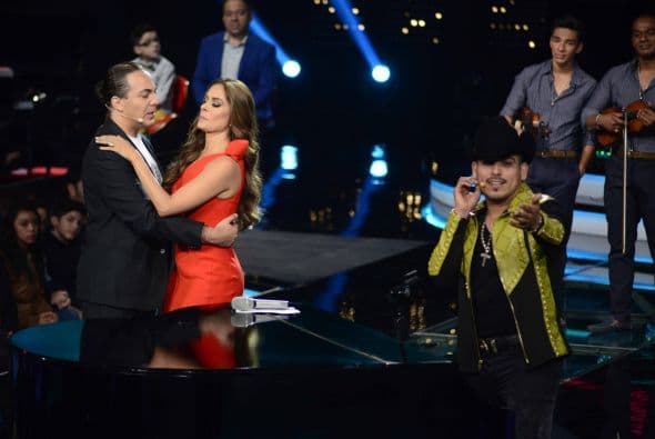 ¿Espinoza o Cristian? Ambos cantantes trataron de explicar cómo se seduce a una dama y dieron tremenda clase de consejos, los cuales aplicaron con la bella Galilea Montijo.