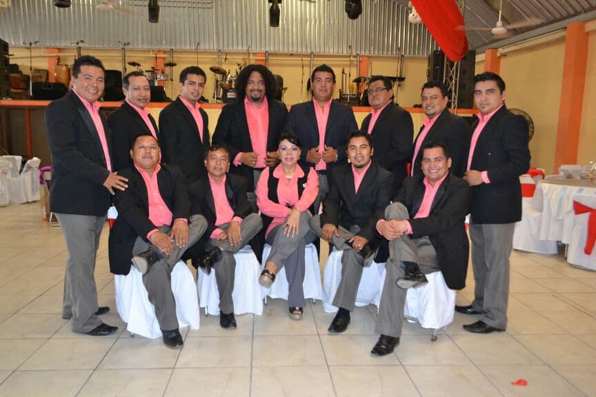 Al llegar a su casa después de dar un concierto, un cantante mexicano fue asesinado junto a su familia en Oaxaca