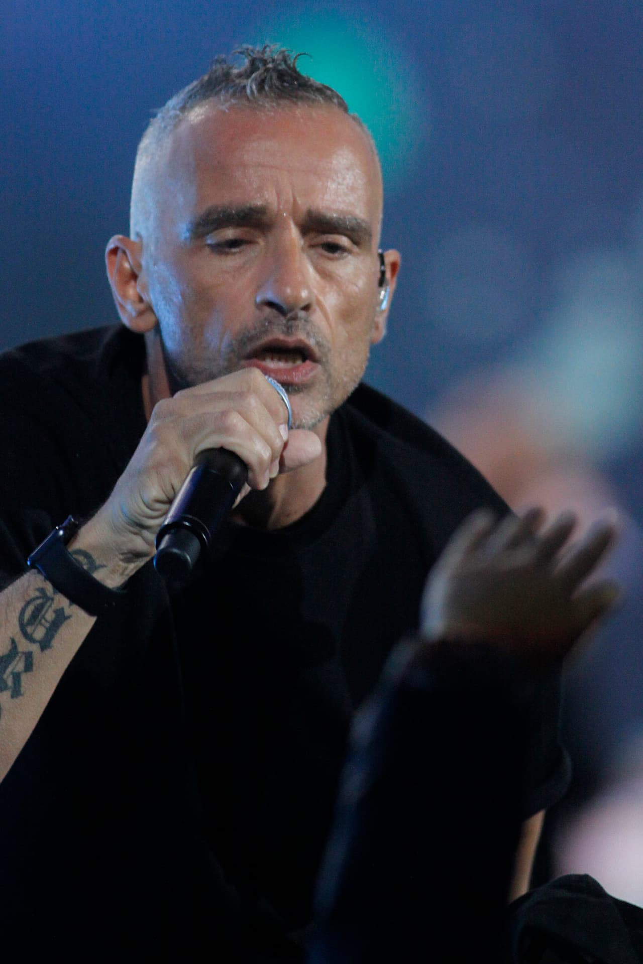 Con todo el sentimiento, Eros interpretó cada una de sus canciones. Además se llevó todos los premios otorgados por este festival, Gaviota de Oro y Plata.