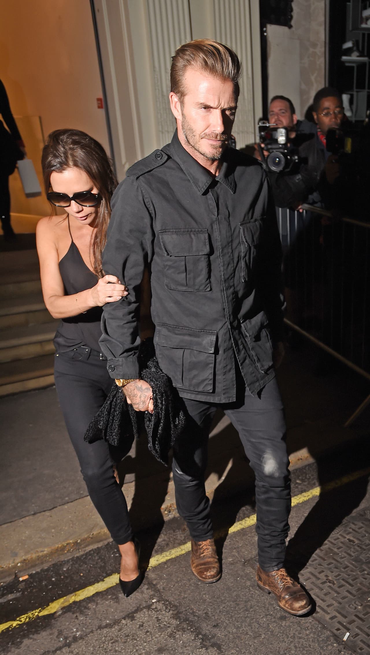 De acuerdo con un artículo publicado por 
<b><a href="https://elpais.com/elpais/2019/07/03/gente/1562168188_810613.html" target="_blank">El País</a></b>, el exfutbolista se enamoró de Victoria a través de la televisión, justo cuando la vio en el video de la canción 
<b><a href="https://www.youtube.com/watch?v=9ro0FW9Qt-4" target="_blank">'Say You’ll Be There'</a></b>, de las Spice Girls, el grupo musical al que ella pertenecía.