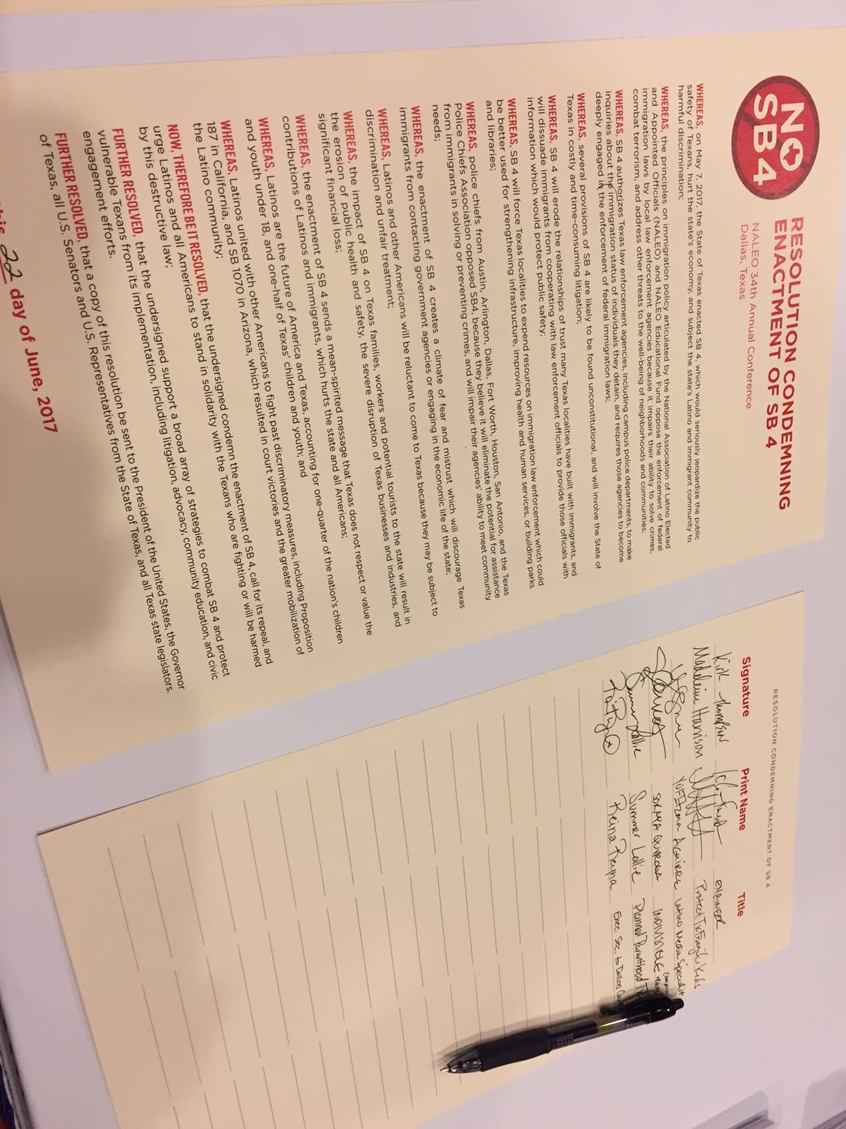 A horas de anunciarse la resolución que condena la ley SB4, ya se habían llenado varias páginas con firmas, señaló un vocero de NALEO.