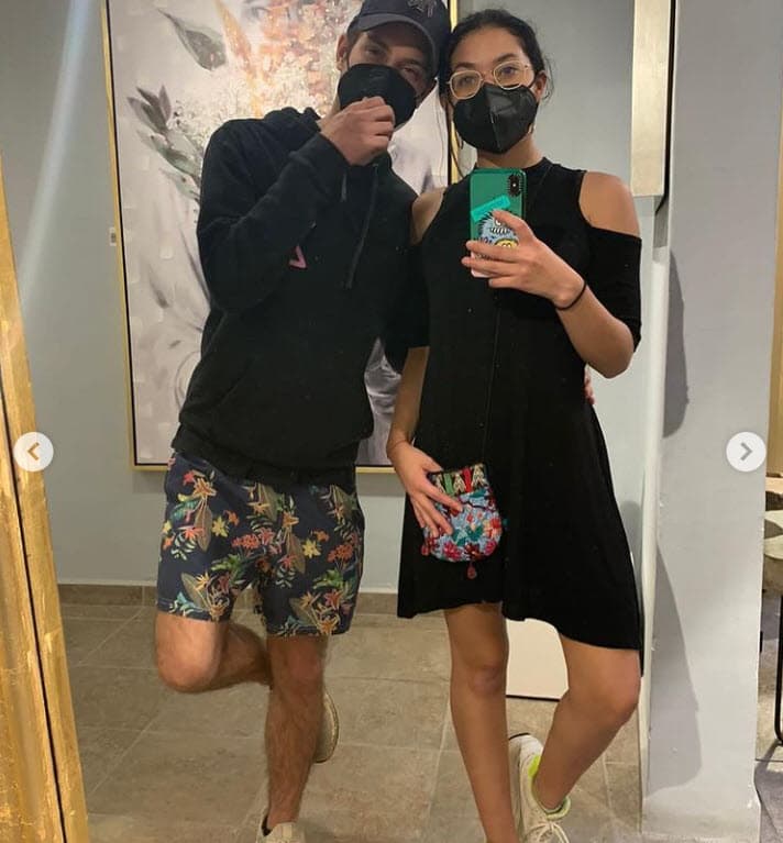 "
<b>Iluminas todos mis días </b>y soy eternamente agradecido porque hayas entrado a mi vida. ¡Feliz año, bebé! Por muchas más aventuras a tu lado, te amo".
<br>