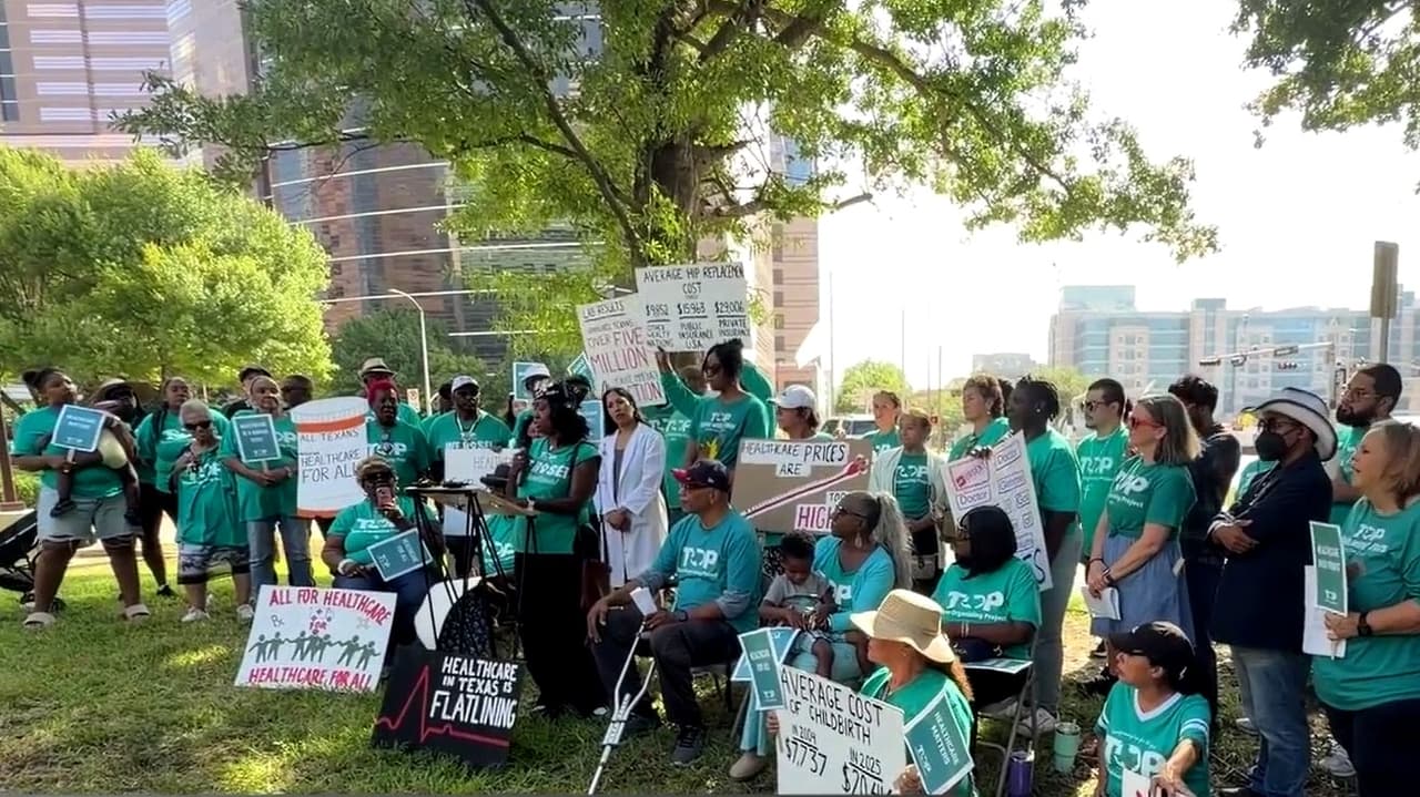 Comunidades protestan en el Centro Médico de Houston por el aumento de los costos de salud
