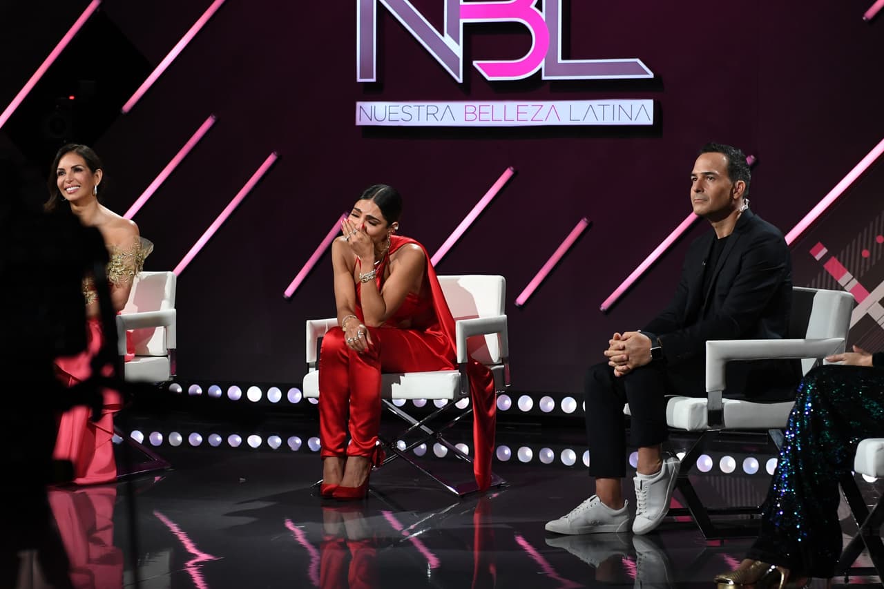 La emotividad estuvo presente en todo el primer episodio y fue Alejandra Espinoza quien más se conmovió con todas las imágenes que recordaban el año en el que ella fue coronada como la primera reina de NBL.