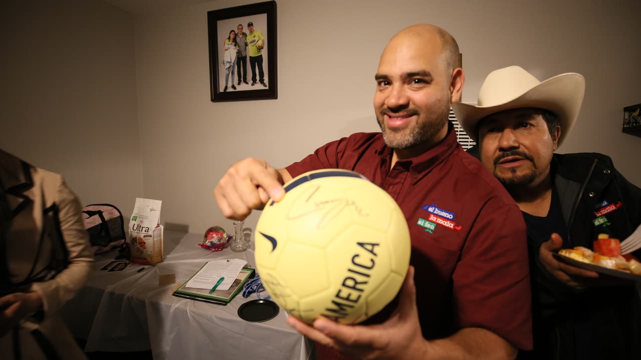Y bueno, por su parte, el verdadero Pelón de la radio estaba feliz pues encontró varios americanistas.