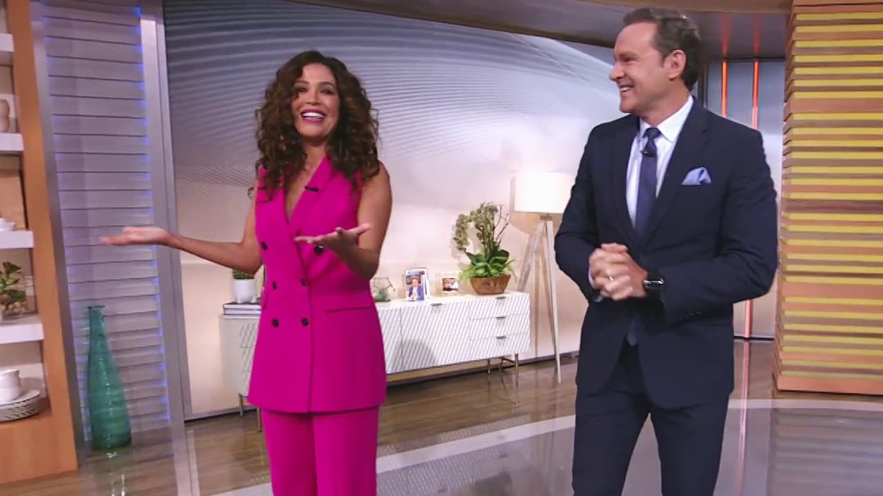 Ella no ha sido la única en padecer covid-19 en el show, Karla Martínez y Alan Tacher también dieron positivo. En este video recordamos cuando los presentadores regresaron al estudio de Despierta América después de 45 días de estar confinados en sus casas. Ambos volvieron con una enorme sonrisa en el rostro y aconsejando a todos que aún no bajen la guardia en esta pandemia.