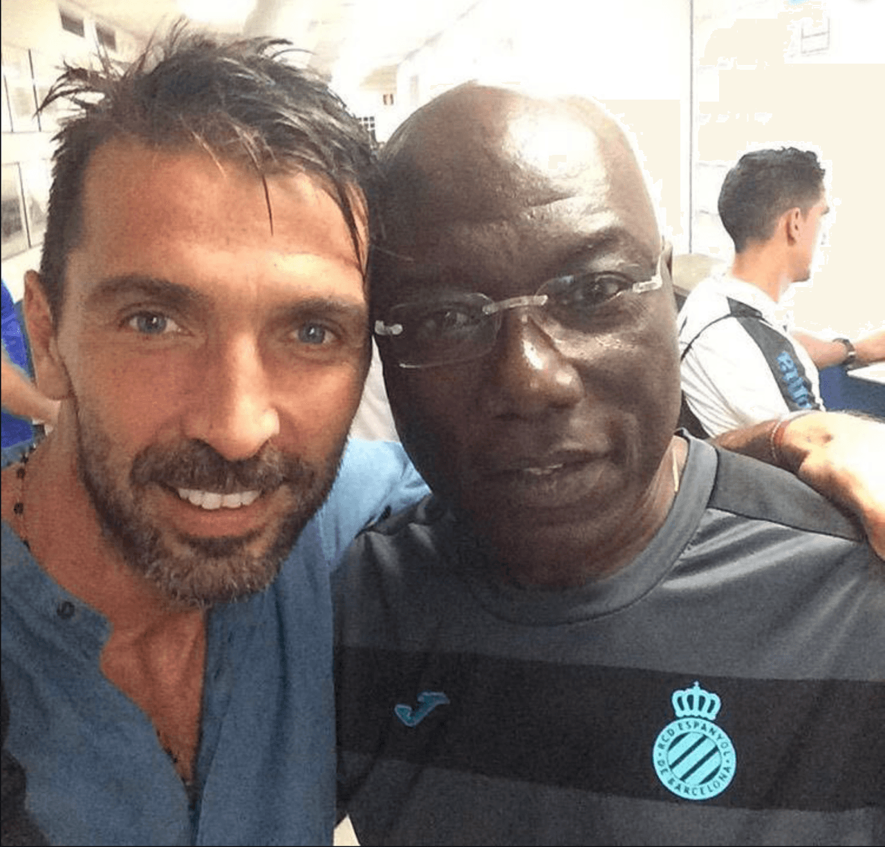 N’Kono es su ídolo, pues cuando fue la Copa del Mundo Italia 1990, se quedó impresionado cuando la selección de Camerún le ganó a Argentina y casi vence a Inglaterra; desde ese entonces, es su ídolo.