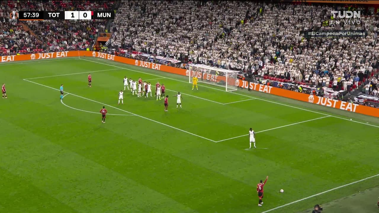 ¡TIRO ATAJADO! disparo por Leny Yoro.