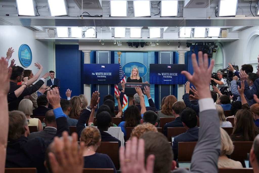 Leavitt leyó el comunicado de Trump el jueves. (AP Photo/Evan Vucci)