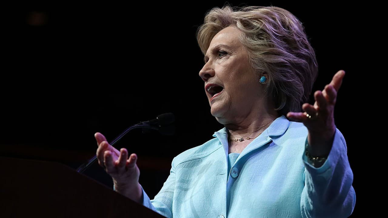 Clinton pone como ejemplo a Jorge Ramos por haber desafiado a Donald Trump