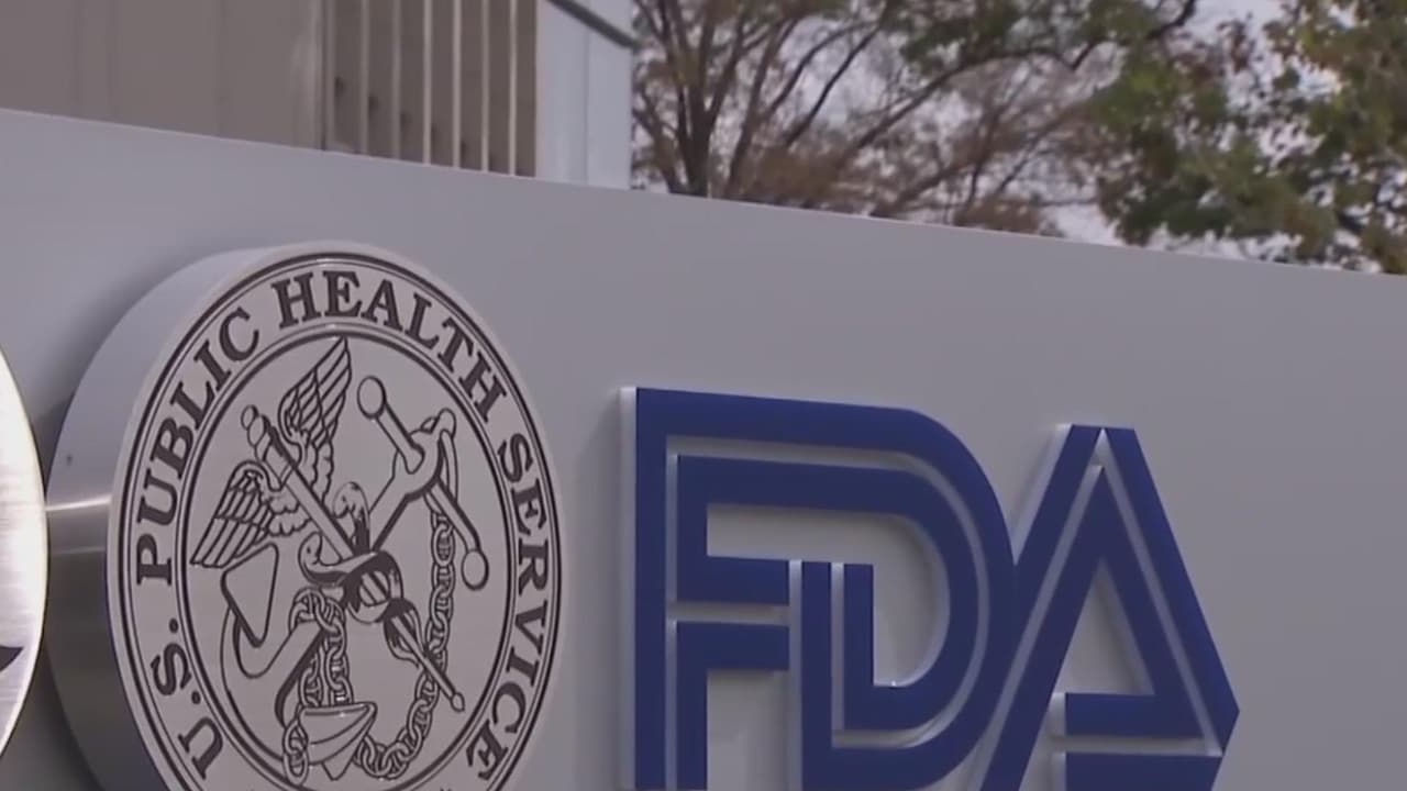 La FDA bloquea estudios sobre vacunas de COVID y Culebrilla