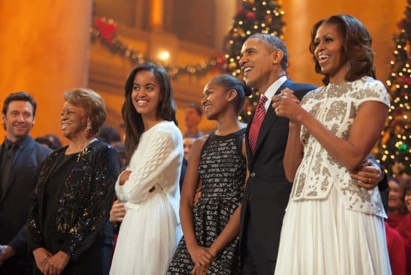 La primera dama siempre se ocupa de la salud, disciplina y éxito de sus hijas, antes que de la política, aunque en ambas tareas se saca un 10. Ha demostrado que además de ser una profesionista exitosa, madre dedicada y luchadora incansable, es una icono de moda y 'glamour'. Sin duda, ella es ejemplo y motivación para muchas madres que deben ser líderes, fuera y dentro de casa.