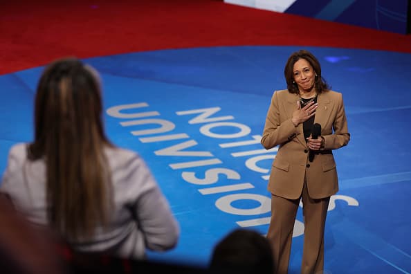 Kamala Harris responde a los latinos indecisos sobre inmigración, economía y salud en town hall de Univision