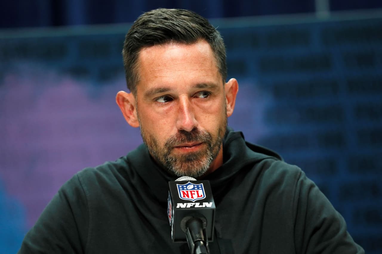 Kyle Shanahan elogia a Kaepernick por su protesta en 2016