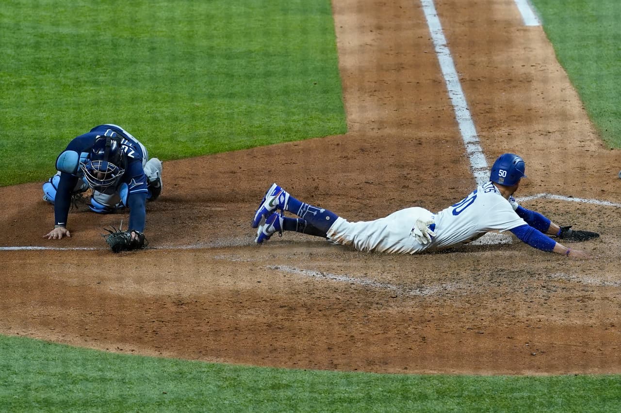 Los Tampa Bay Rays no encuentran el pitcheo que querían y los Dodgers se aprovechan de eso para vencer 3-8 y adelantarse en la Serie Mundial.