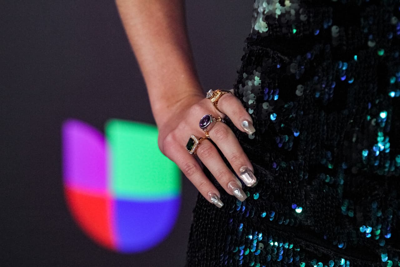 Esos anillos quedaban perfectos con el look.