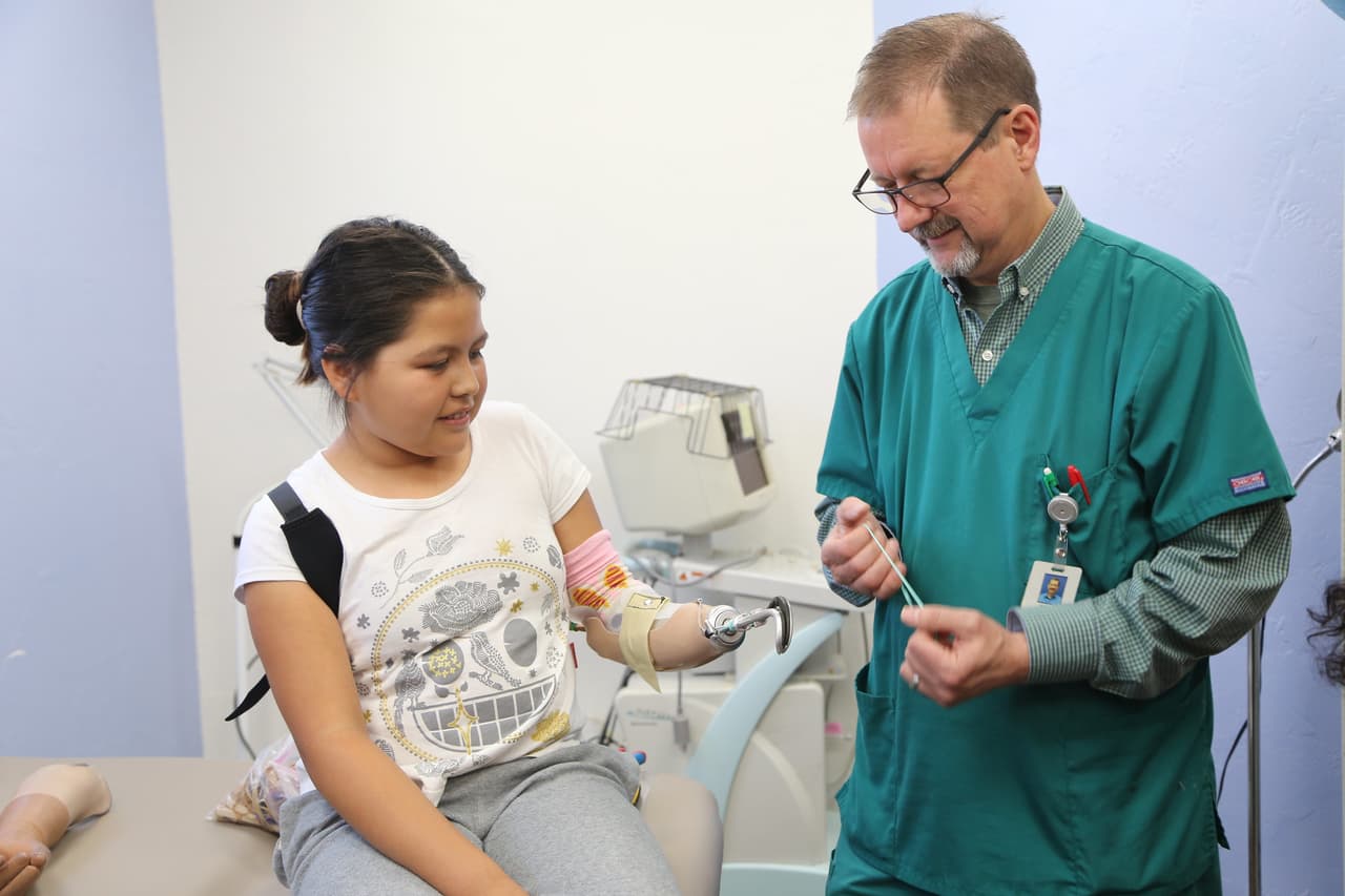 Un grupo de personas se acercó hasta el centro con el deseo de recibir una evaluación de su estado de salud. Fue así como Moor conoció a Miranda Crosthwaite.