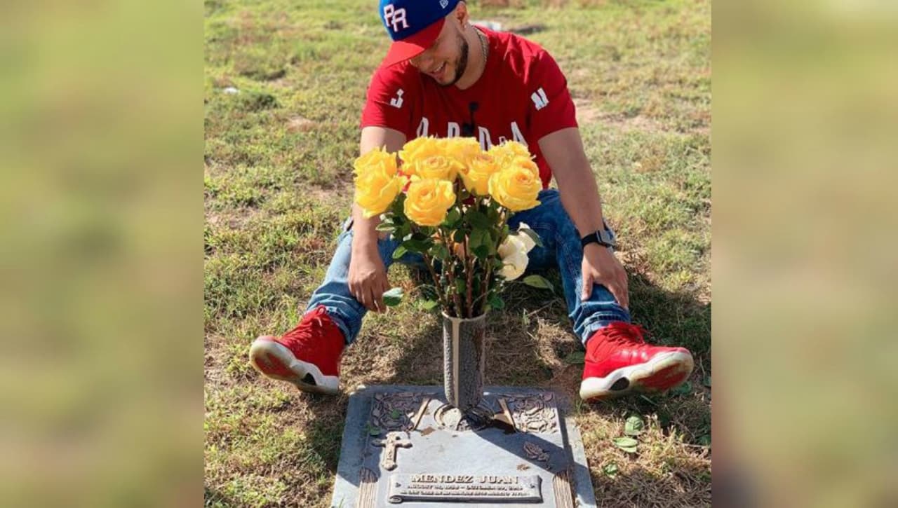 De acuerdo con un mensaje que compartió 
<b><a href="https://www.instagram.com/p/Bpid_vEAvFP/?taken-by=lorenzomendez7">Lorenzo Méndez en Instagram</a></b>, su padre falleció hace dos años y él está seguro de que descansa en un lugar "lleno de paz y amor".