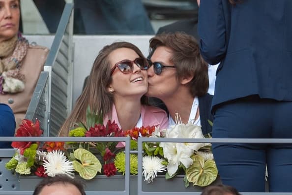 La historia de amor de esta pareja se remonta a la infancia de Astrid Klisans, cuando Baute la conoció con apenas 9 años de edad. Ella es hija del que en ese entonces era su abogado.