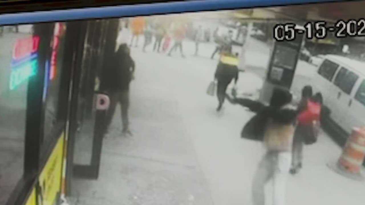 Sospechoso saca pistola en plena calle y balea a hombre en Harlem