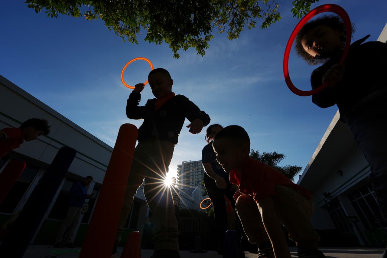Un juez anula una política de Trump que impedía a algunos inmigrantes acceder a los programas preescolares Head Start
