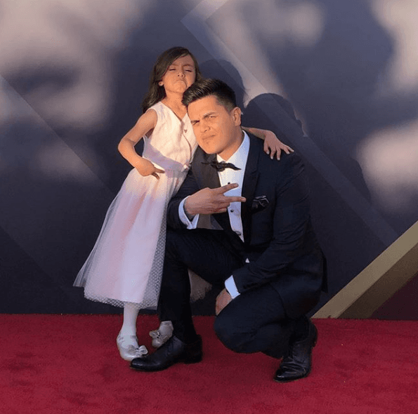 Como toda una estrella, Elizabeth tiene su propia cuenta oficial de Instagram y su fan page oficial con más de 140,000 seguidores.