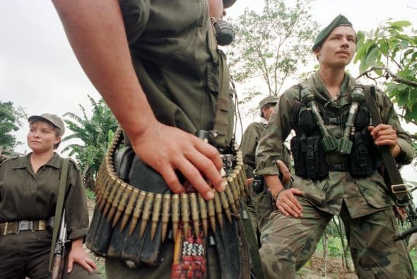 Alape, comandante del bloque Magdalena Medio de las FARC, sucedió recientemente como miembro del Secretariado -mando central- de esa guerrilla a Jorge Briceño alias 'Mono Jojoy', jefe militar rebelde que fue abatido por el Ejército.