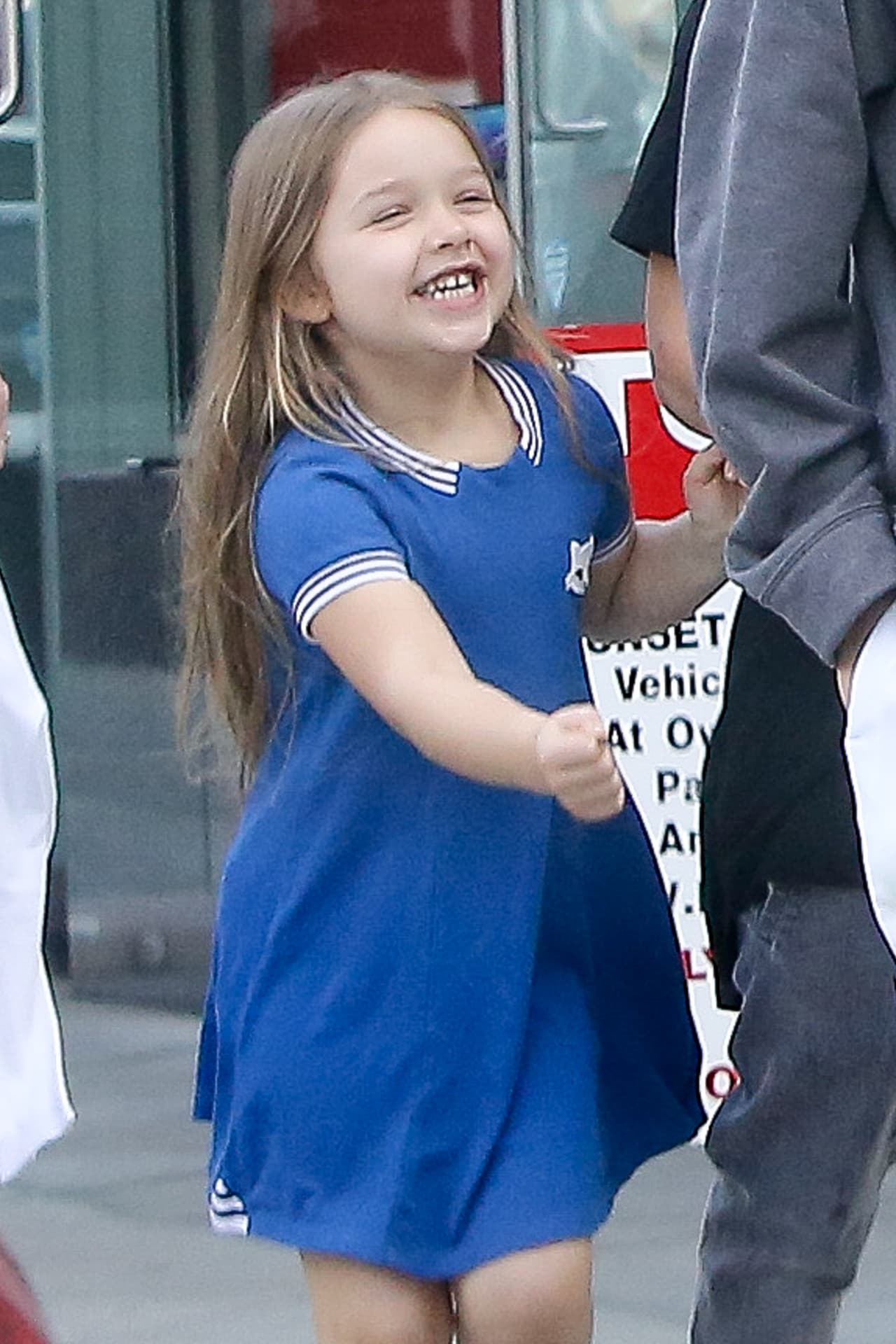 ¡Qué sonriente y linda, Harper!