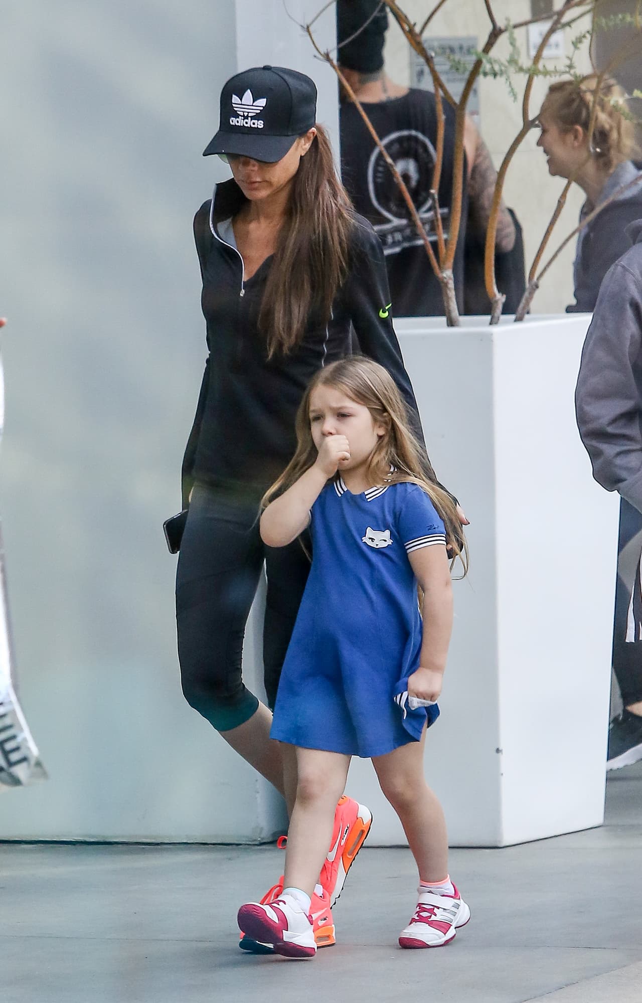 Vestida de negro, tras hacer ejercicio.