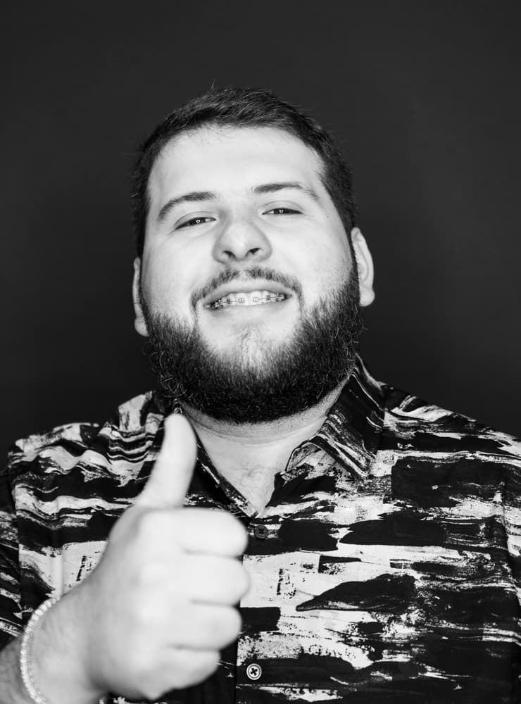 Tiene 27 años, es originario de 
<b>San José de Cañas</b>, Durango, México y emigró a los Estados Unidos cuando tenía 14 años.