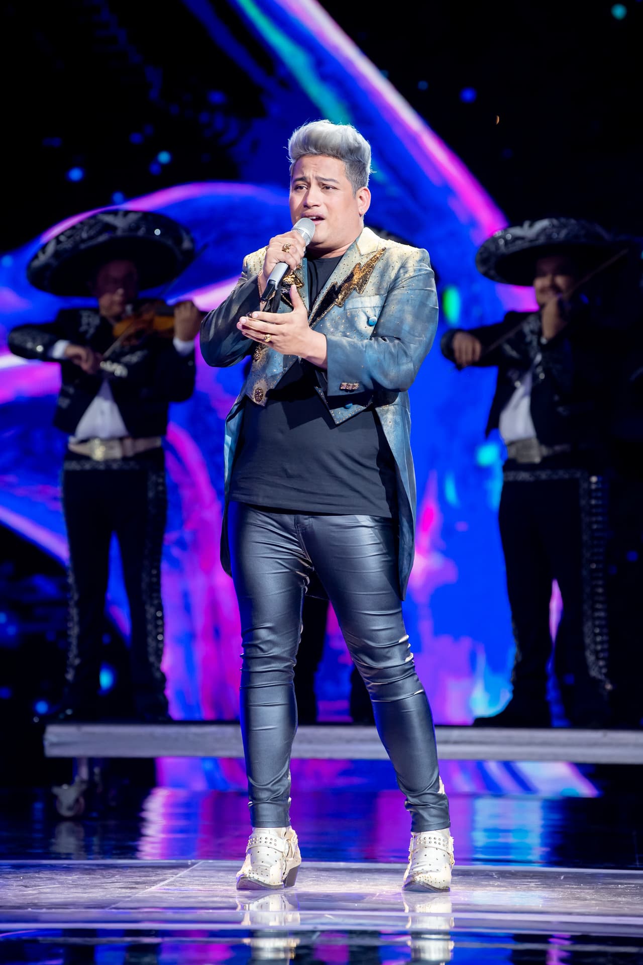 El aspirante misterioso de canto fue Julio Ponze, quien demostró mucha garra en el escenario con la canción 'Ya Lo Sé Que Tú Te Vas', de Juan Gabriel.