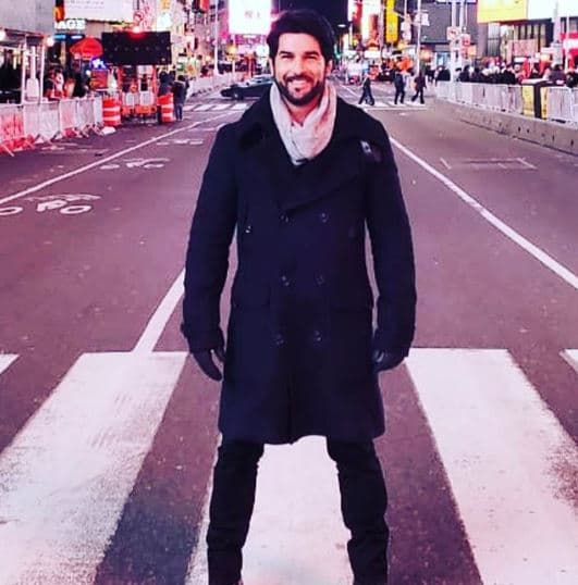 "Precisamente, acabamos de retomar comunicación... Pero no quiero decir nada porque luego... No, mejor hasta que las cosas estén bien restablecidas, si es que retomamos nuestro camino juntos, ya se los compartiré con mucho gusto", dijo Carmona.