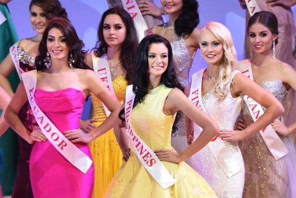 A la izquierda podemos ver a Miss Ecuador.