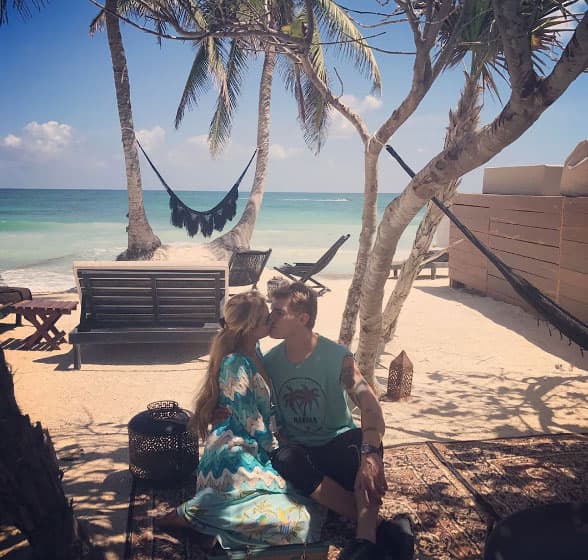 Paris Hilton con su novio en Tulum, México
