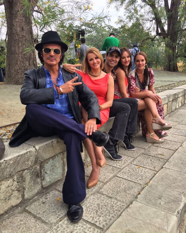 Diana Bracho, Silvia Pinal, Jessica Coch, René Casados, Lola Merino, Juan Vidal, entre otros, son el reparto que nos divertirá.