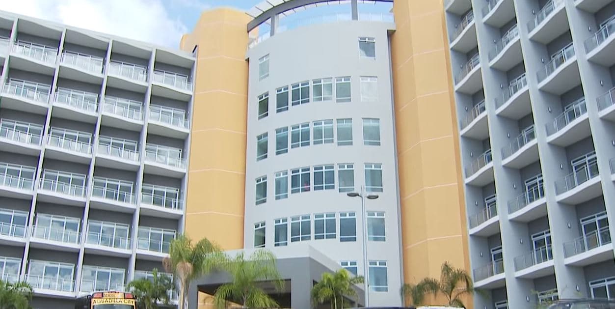 En recuperación guardia baleado en hotel de Aguadilla