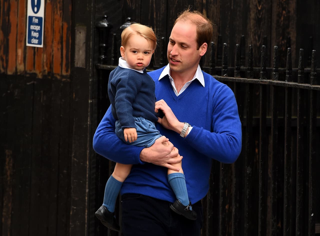 Su padre, el príncipe William, también llevó este largo de pantalones hasta que cumplió los 8 o 9 años y empezó la escuela en el prestigioso centro de Ludgrove, donde también estudió el príncipe Harry.